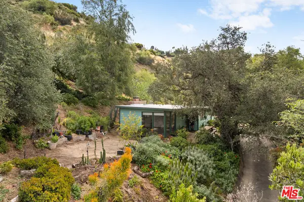 9738 Commerce Avenue, Tujunga, CA 91042
