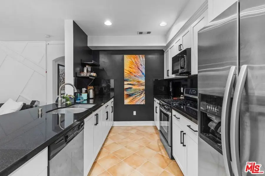 5037 Rosewood Avenue #101, Los Angeles, CA 90004 - #2