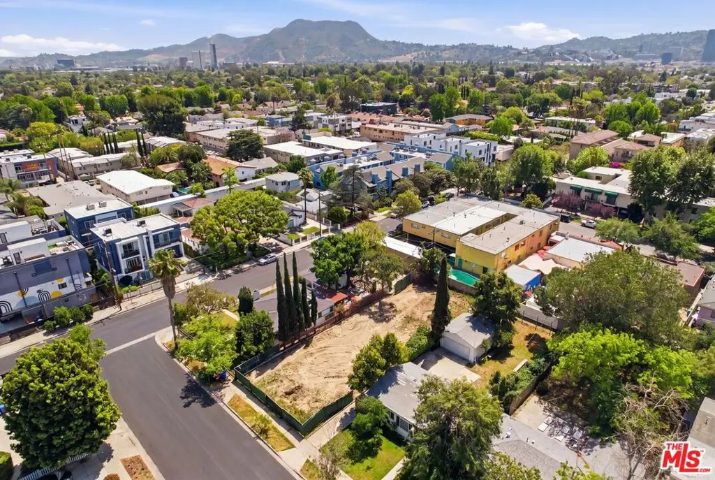 10808 Hartsook Street, North Hollywood, CA 91601 - #1