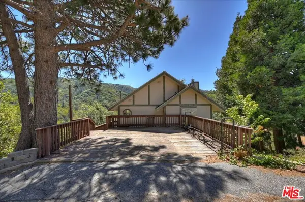 267 Davos Court, Crestline, CA 92325