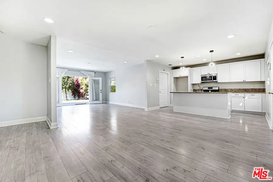 6659 Zelzah Avenue, Reseda, CA 91335 - #2