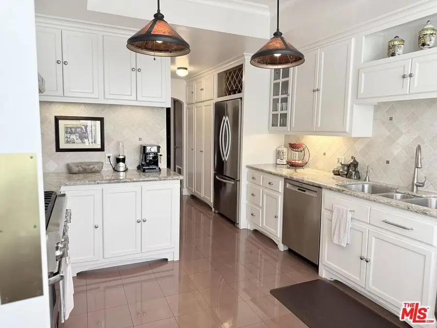 1220 Roxbury Drive #204, Los Angeles, CA 90035 - #2