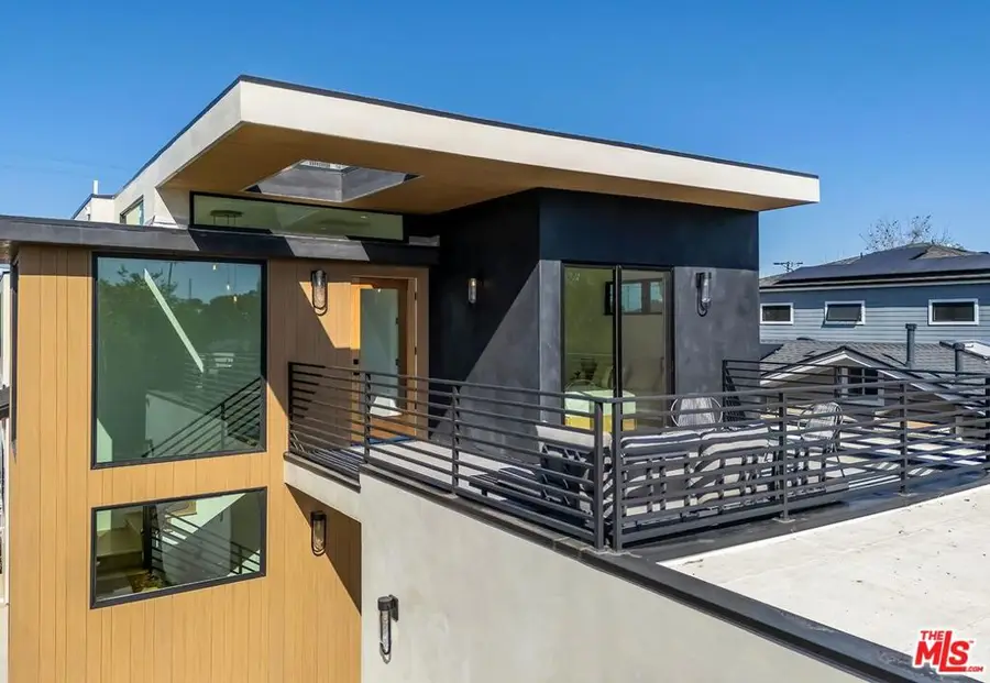4266 Grand View Boulevard, Los Angeles, CA 90066 - #2