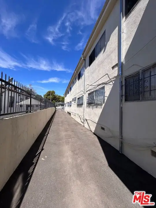 6214 S Victoria Avenue, Los Angeles, CA 90043 - #3