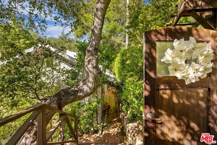 21714 Encina Road, Topanga, CA 90290 - #3