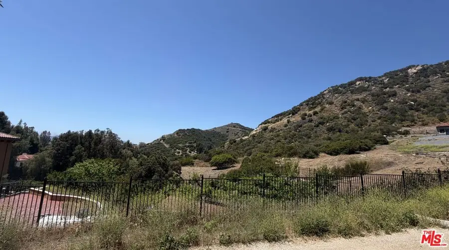 2116 Stunt Road, Calabasas, CA 91302 - #2