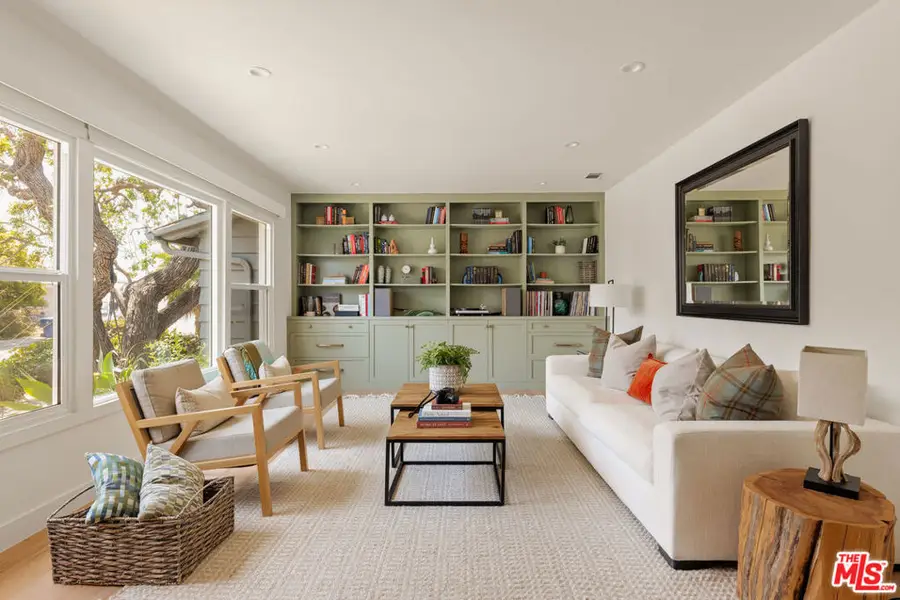 4111 Mantova Drive, Los Angeles, CA 90008 - #3