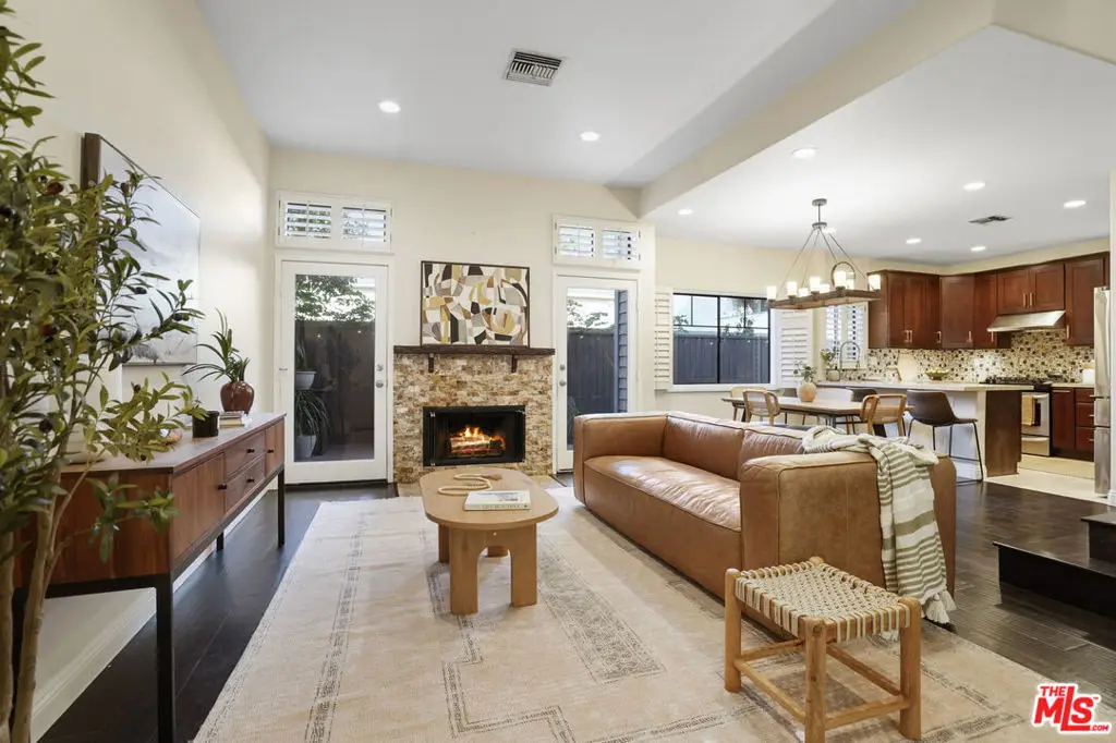 384 E Del Mar Boulevard, Pasadena, CA 91101 - #1
