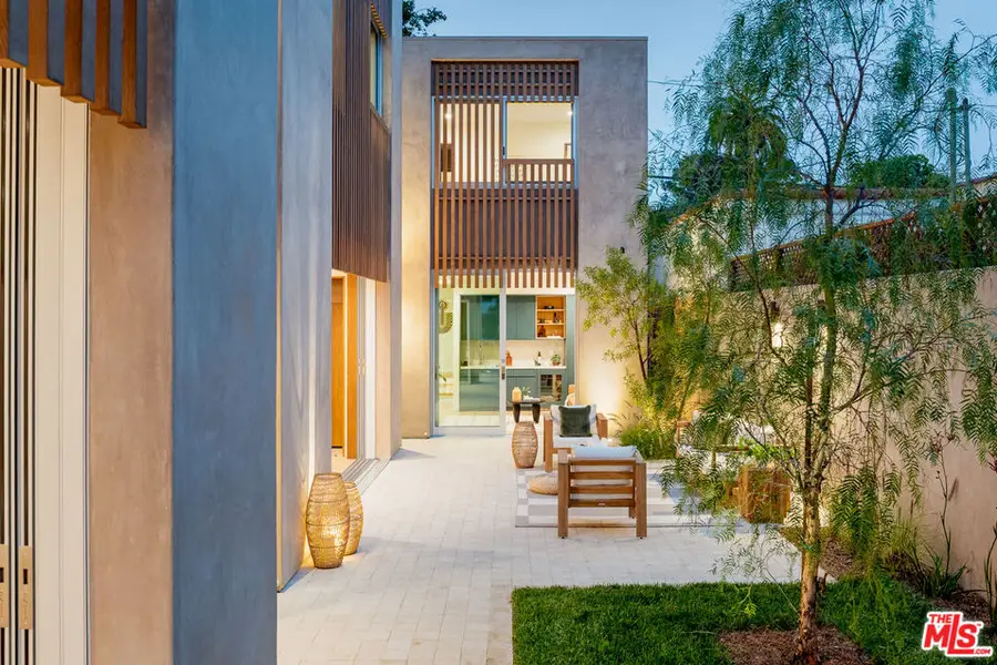 2132 Walnut Avenue, Venice, CA 90291 - #3