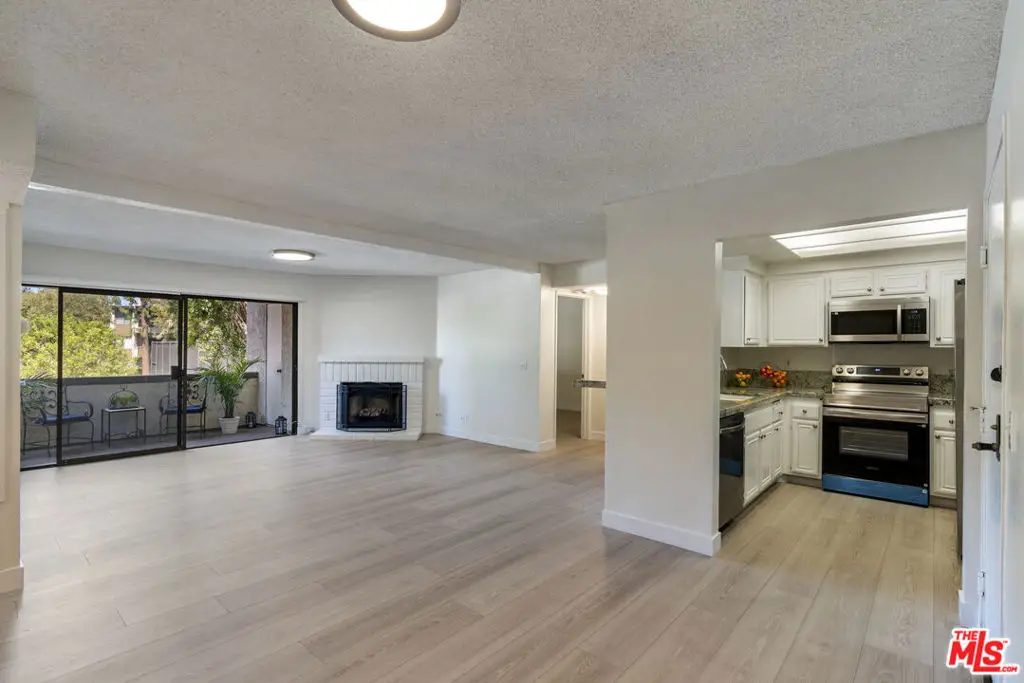 21500 Califa Street #100, Woodland Hills, CA 91367 - #1