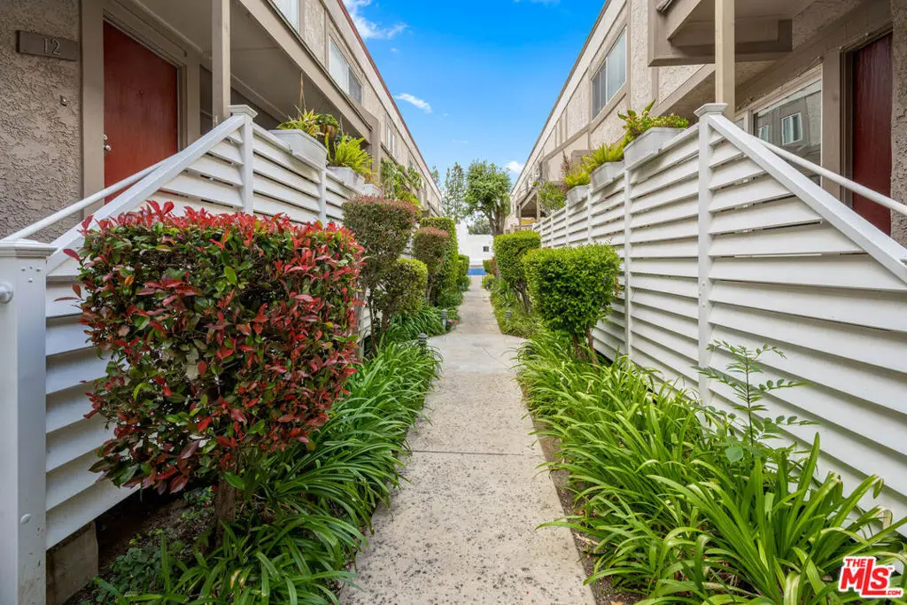 18333 Hatteras Street #20, Tarzana, CA 91356 - #1