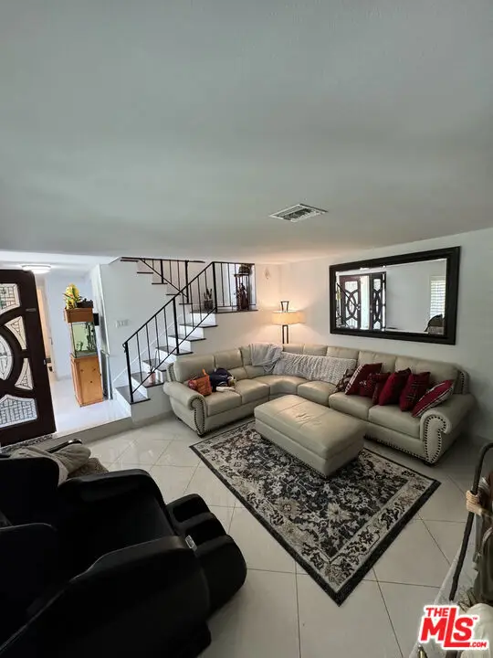 10204 Hanna Avenue, Chatsworth, CA 91311 - #3