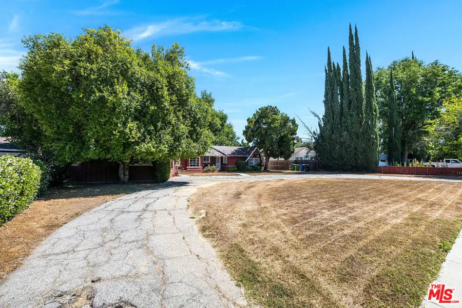 22501 Victory Boulevard, West Hills, CA 91307 - #2