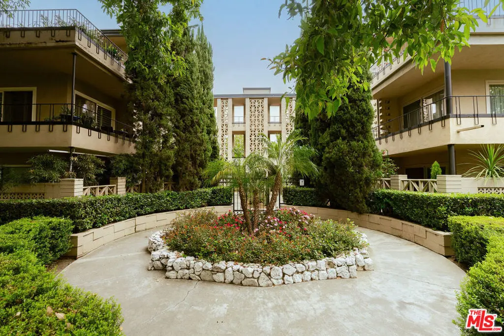 1235 S Orange Grove Boulevard #3, Pasadena, CA 91105 - #1