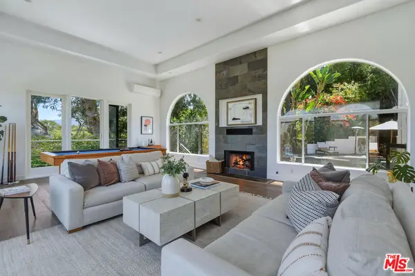 11528 Decente Drive, Studio City, CA 91604