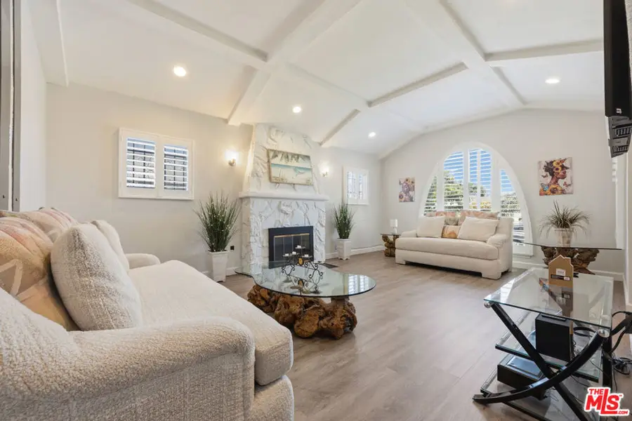 2430 W 77th Street, Inglewood, CA 90305 - #3