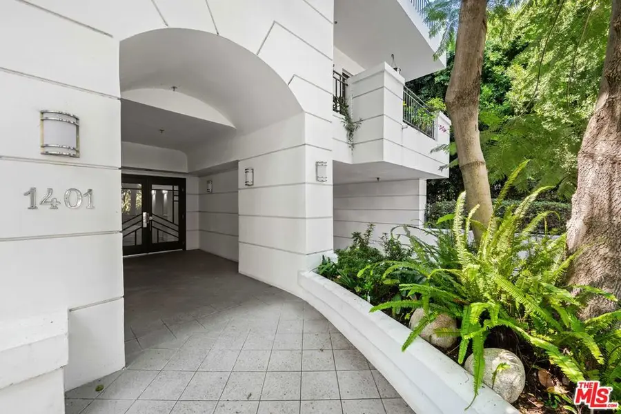 1401 S Bentley Avenue #202, Los Angeles, CA 90025 - #2