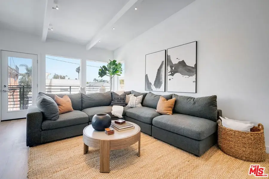 2602 Pacific Avenue, Venice, CA 90291 - #3