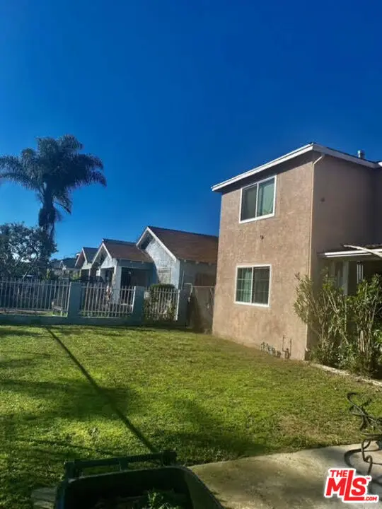 1055 W 104th Street, Los Angeles, CA 90044