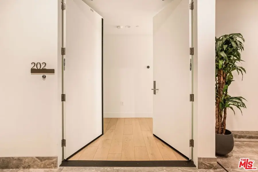 425 N Palm Drive #202, Beverly Hills, CA 90210 - #2