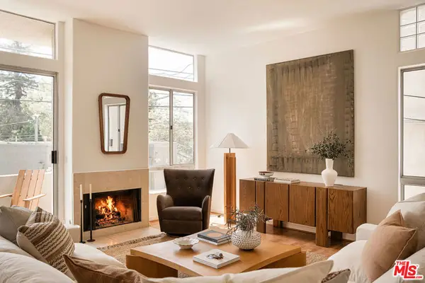 4434 Moorpark Way #104, Toluca Lake, CA 91602