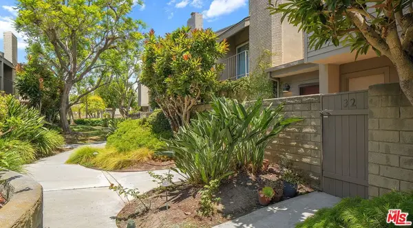 32 Village Park Way, Santa Monica, CA 90405