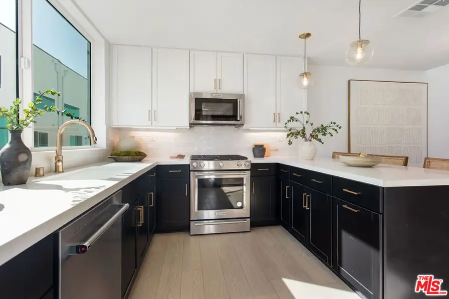 11222 W Victory Boulevard #2, North Hollywood, CA 91606 - #2