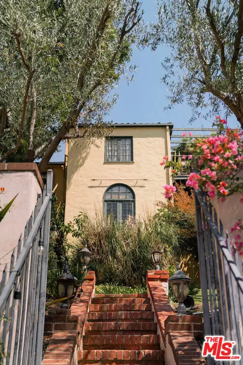 6470 Ivarene Avenue, Los Angeles, CA 90068 - #2