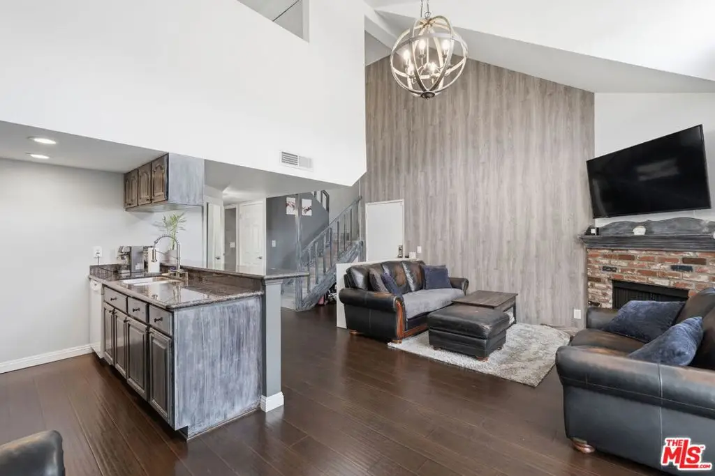 15946 Vanowen Street #209, Van Nuys, CA 91406 - #1