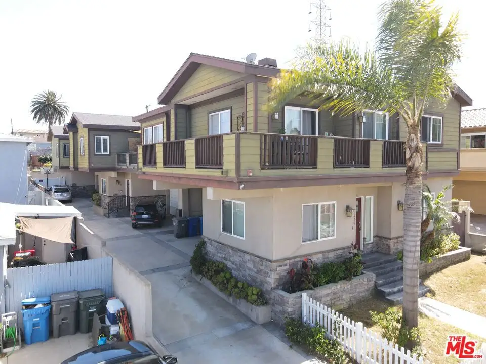 2516 Gates Avenue #B, Redondo Beach, CA 90278 - #1