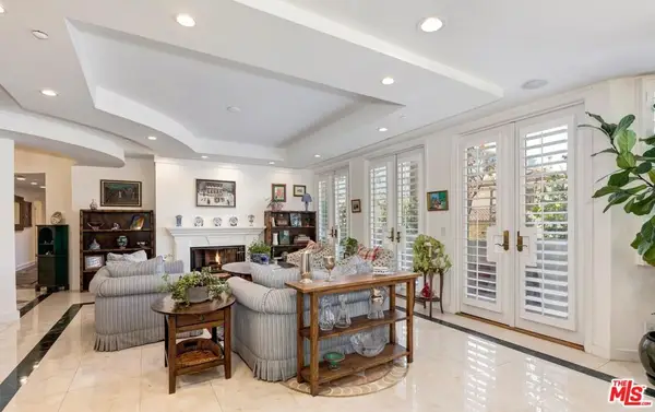121 N Almont Drive #205, Beverly Hills, CA 90211