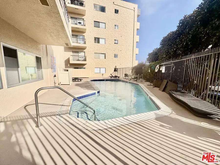 622 S Barrington Avenue #408, Los Angeles, CA 90049 - #2