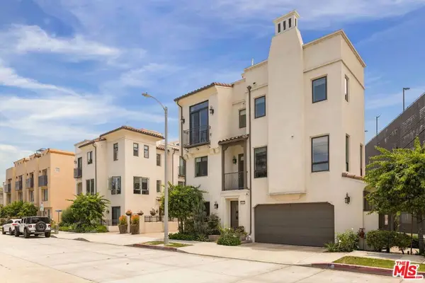 10742 Bloomfield Street, Toluca Lake, CA 91602