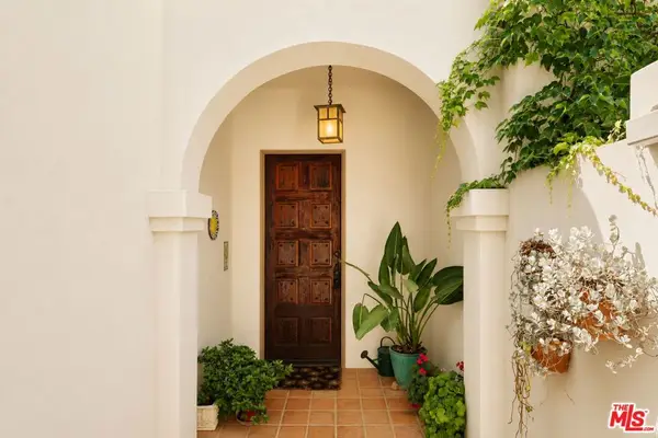 8935 Hollywood Hills Road, Los Angeles, CA 90046