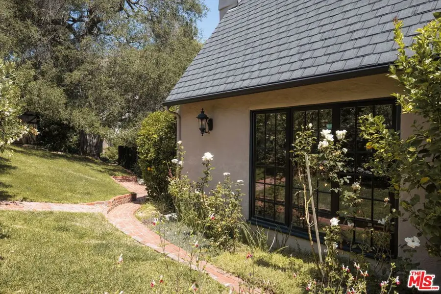 1602 Golf Club Drive, Glendale, CA 91206 - #2