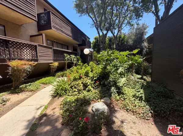 7300 Corbin Avenue #M, Reseda, CA 91335