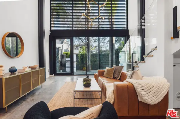 303 Venice Way, Venice, CA 90291