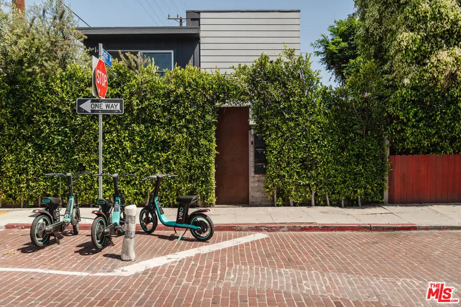 40 18th Avenue, Venice, CA 90291 - #2