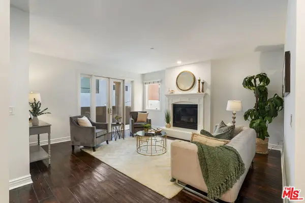 5057 Maplewood Avenue #202, Los Angeles, CA 90004