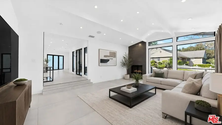 3873 Royal Woods Drive, Sherman Oaks, CA 91403 - #3