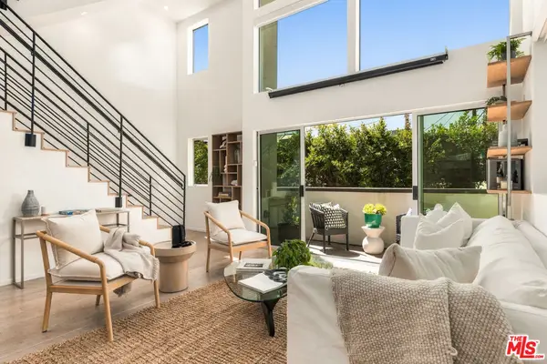 5411 W Wilshire Vista Lane, Los Angeles, CA 90019