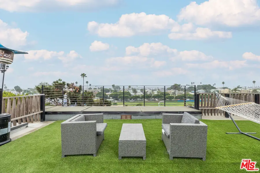 2460 Beverley Avenue, Santa Monica, CA 90405 - #3