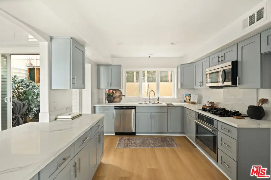 11982 Mayfield Avenue #D, Los Angeles, CA 90049 - #2