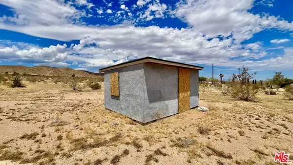 1879 Cherokee Trail, Landers, CA 92285