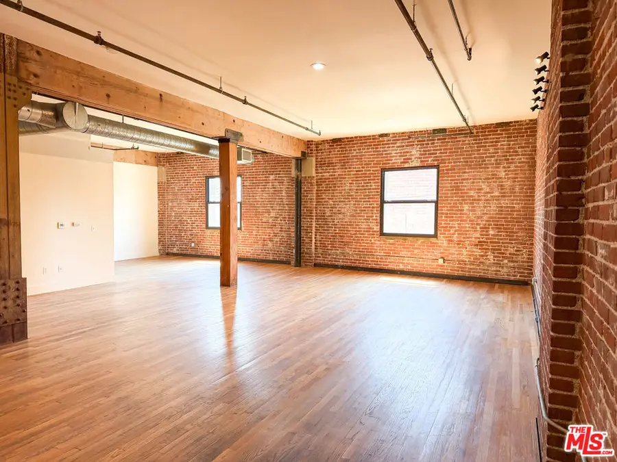215 S Santa Fe Avenue #4, Los Angeles, CA 90012 - #3
