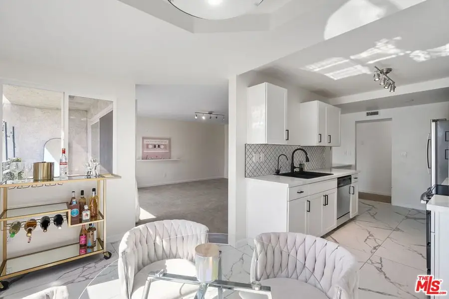 1230 Horn Avenue #200, West Hollywood, CA 90069 - #3
