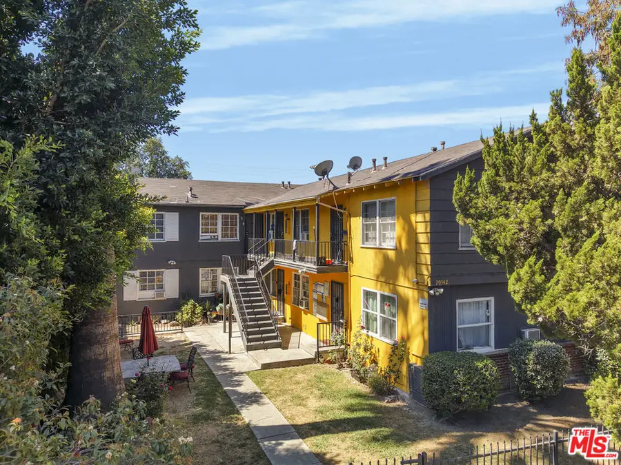 20542 Hartland Street #2, Winnetka, CA 91306 - #2