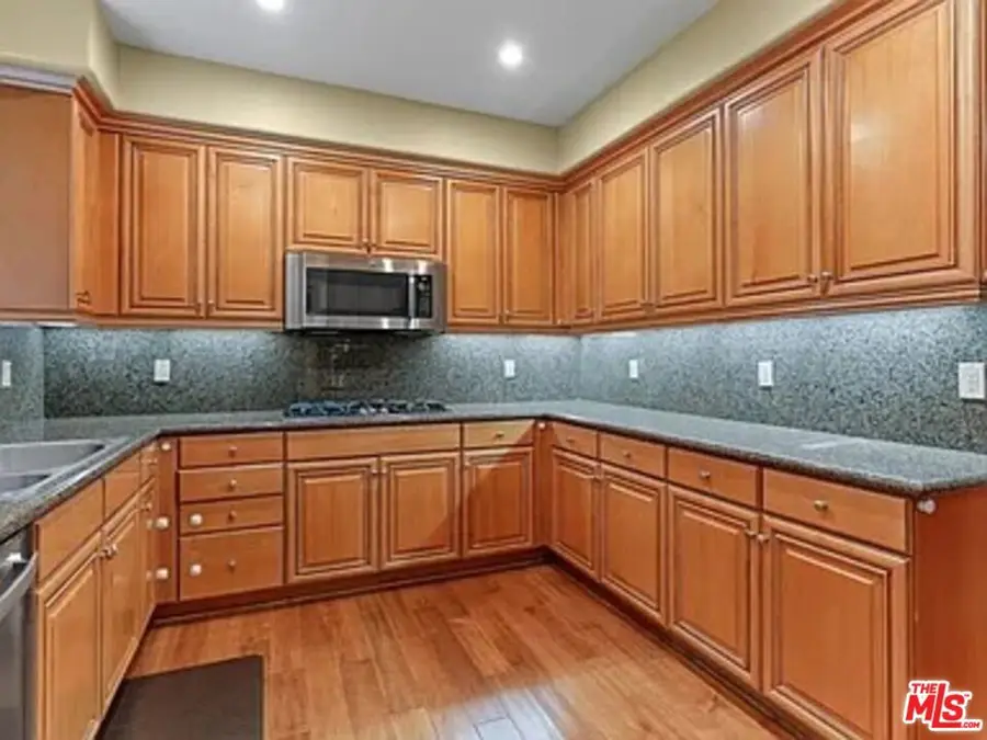 1810 S Barrington Avenue #5, Los Angeles, CA 90025 - #2