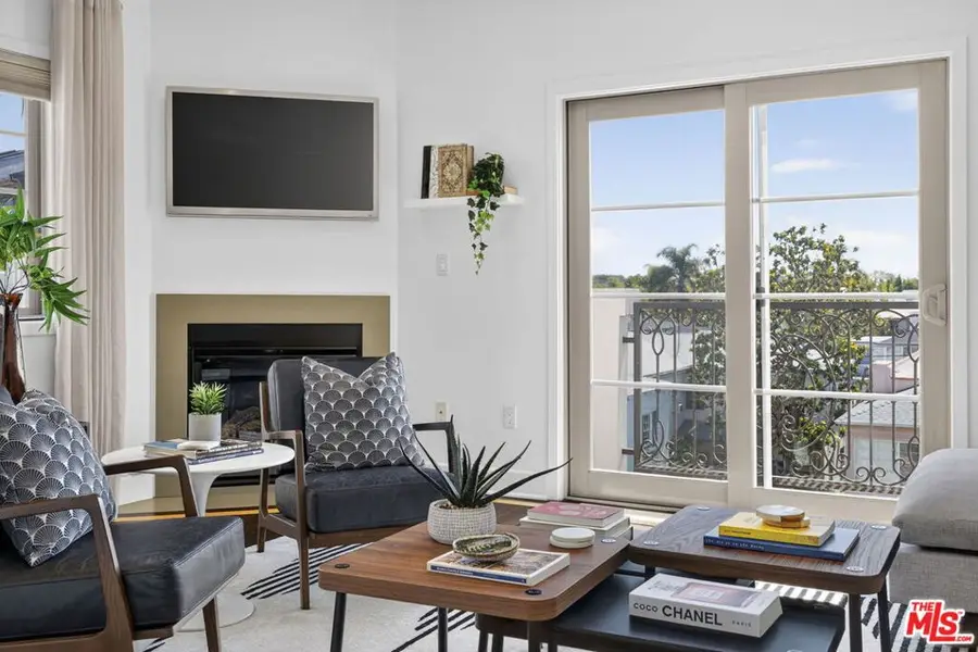 125 S Sweetzer Avenue #PH2A, Los Angeles, CA 90048 - #2