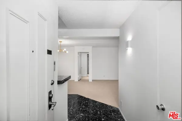 355 S Los Robles Avenue #210, Pasadena, CA 91101